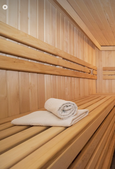 사우나 안 작은 타월 사진