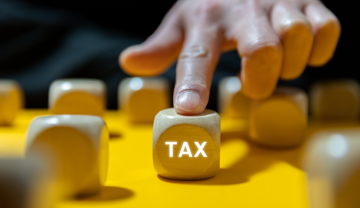 TAX라고 써있고 나무 박스에 새겨져 있다.