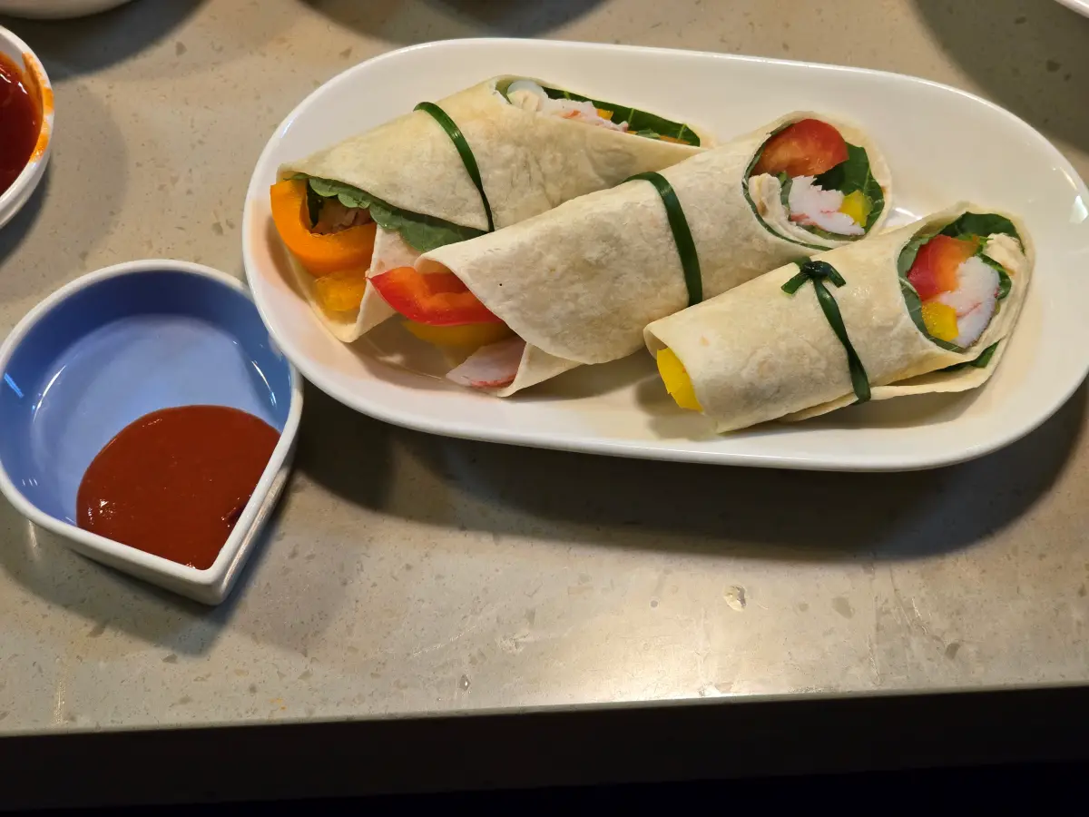 즐거운 술상 14번째 코스 음식: 또띠아 롤
