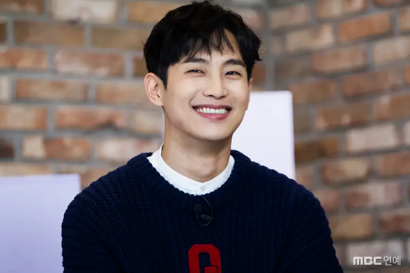 스캔들에서 서진호 역을 맡은 최웅