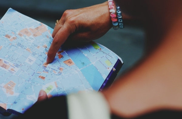 졸업 후 진로 고민 중인 취업준비생 가이드 관련 사진