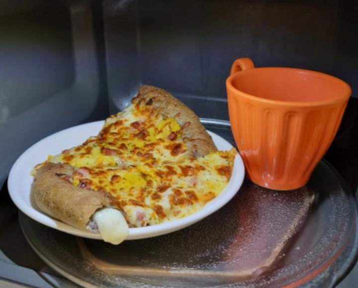 식은피자-전자레인지로-데우기