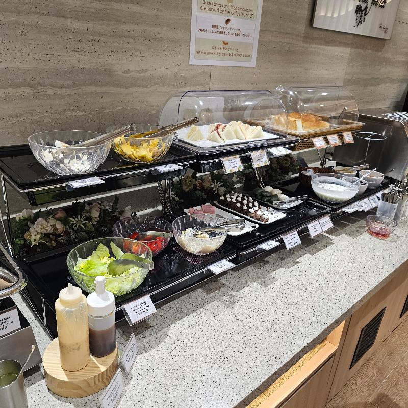 도미인 인사동 호텔 조식 뷔페 오니기리와 규동, 일본식 요리