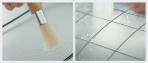 에어컨 필터 세척하는 모습