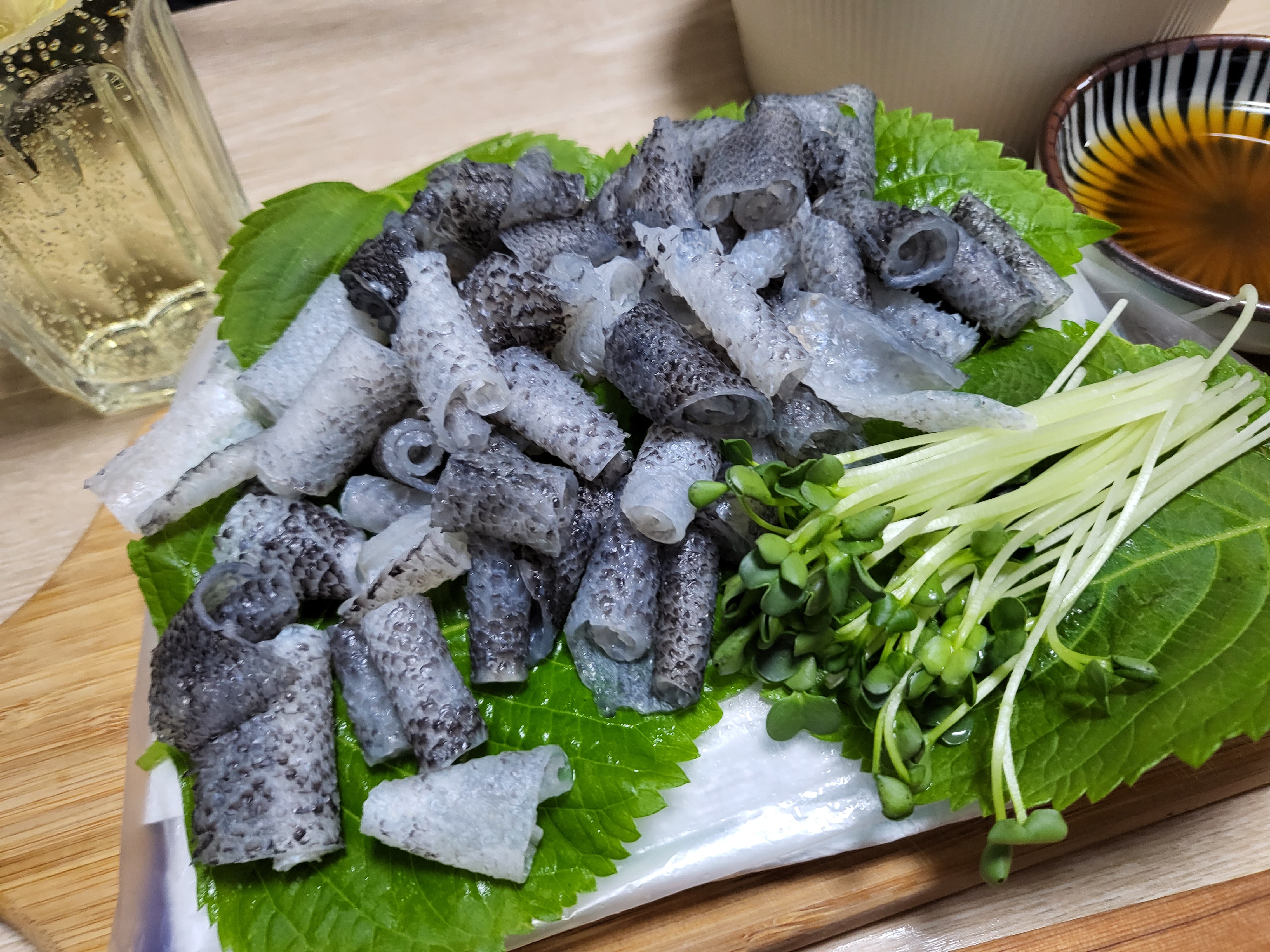 돌돔 껍질도 기름장에 찍어먹는거 아시죠?