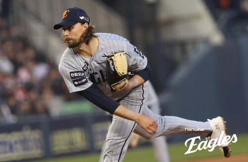 한화 이글스, 35년 만의 '한 이닝 5도루' 진기록 달성! 두산전 승리 이끌다