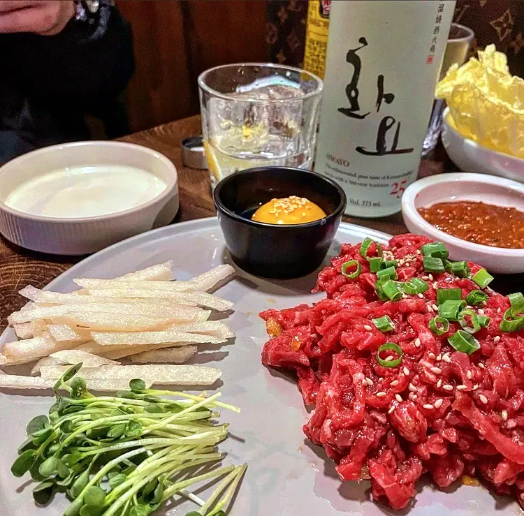투데이 맛있는 메뉴 뭉티기 육회, 한우 아롱사태 수육, 소고기 전골, 오드레기 맛있는 족발집 추천 부산 수영 광안동 맛집
