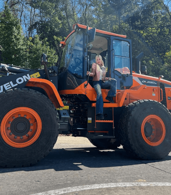 굴착기 앰배서더 아이돌