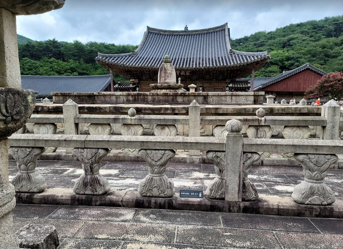 통도사, 금강계단, 대웅전