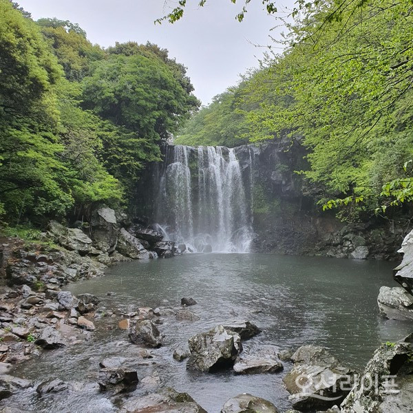 산방굴사폭포