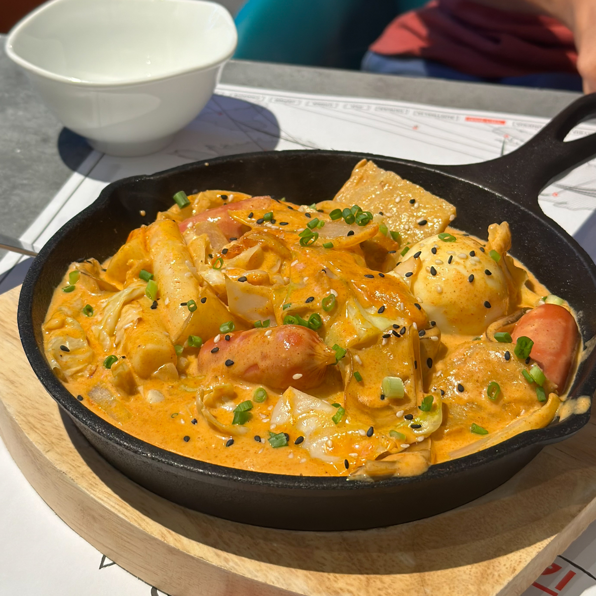 푸꾸옥 남부 안토이 BBQ 비비큐 치킨 메뉴 중 로제떡볶이