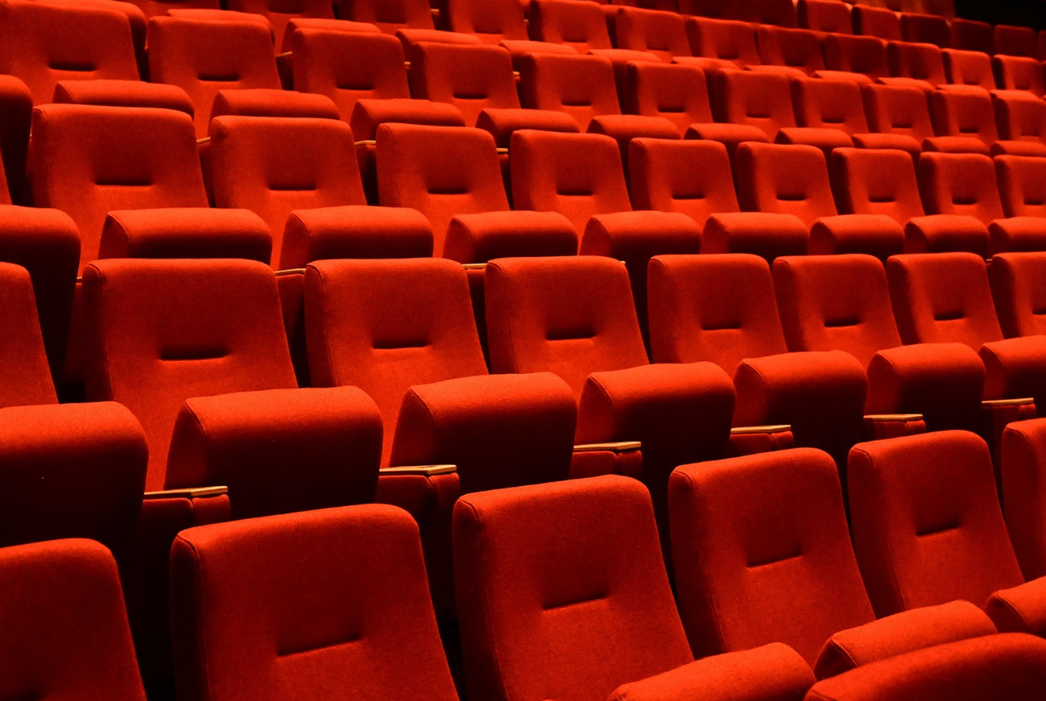 독일 극장에서 가장 많이 공연되는 작품 TOP 5 – 지금 독일 관객들이 사랑하는 연극들