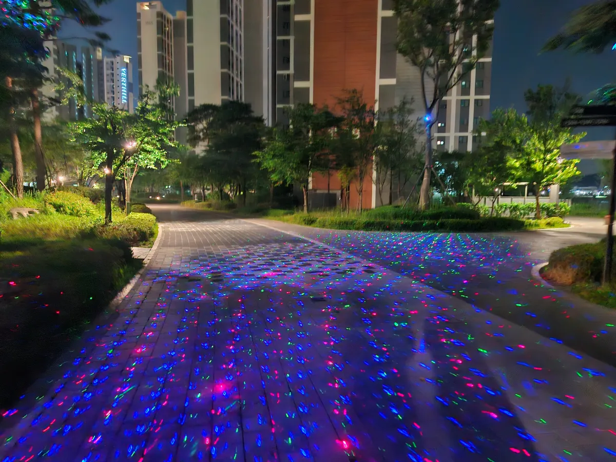 신축아파트-알록달록한-실외조명