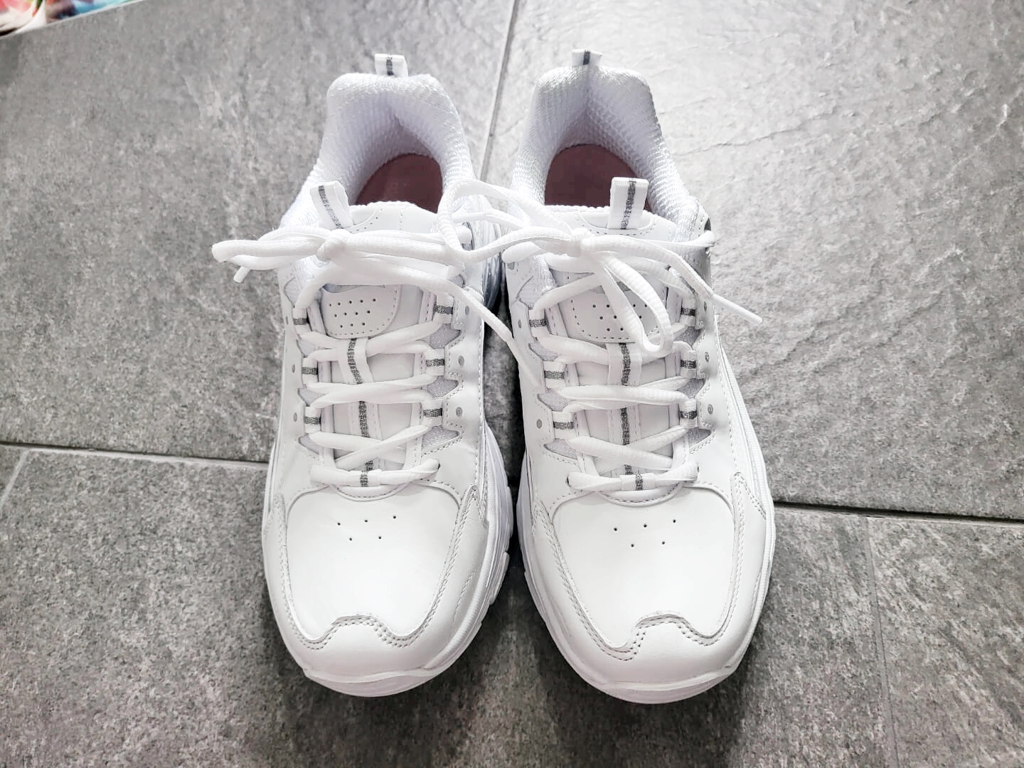 스케쳐스-딜라이트-아치핏-운동화