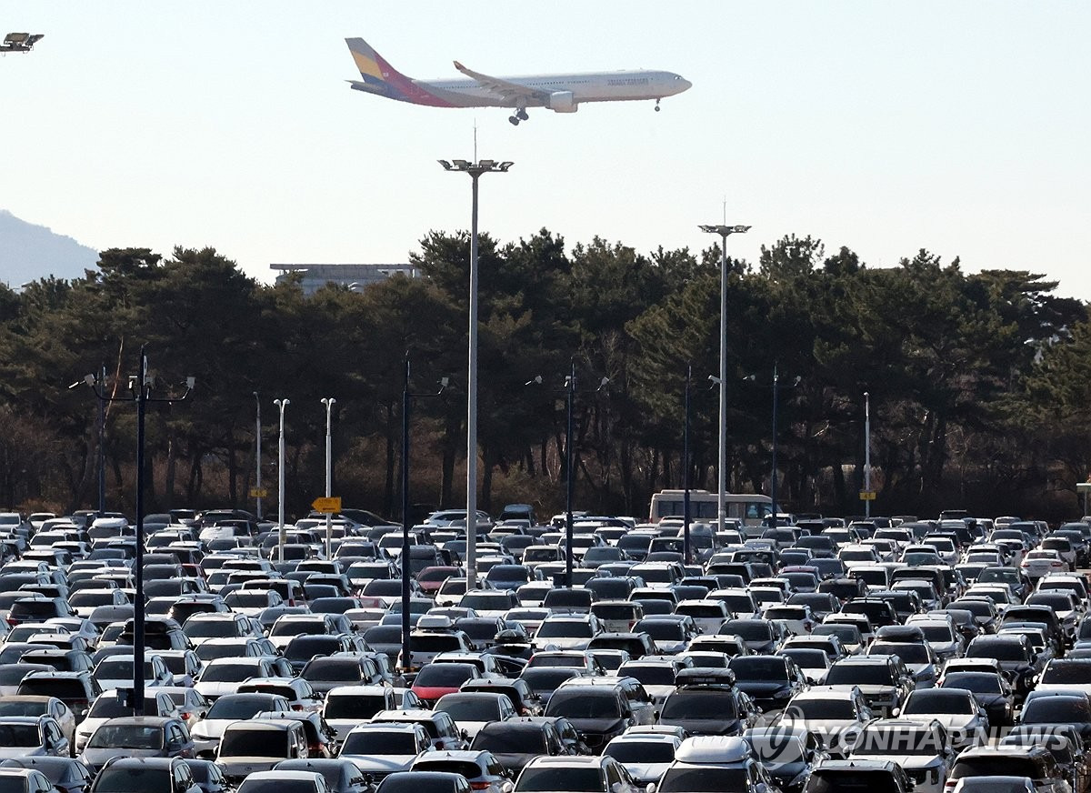 인천공항 주차장 차로 꽉찬 모습