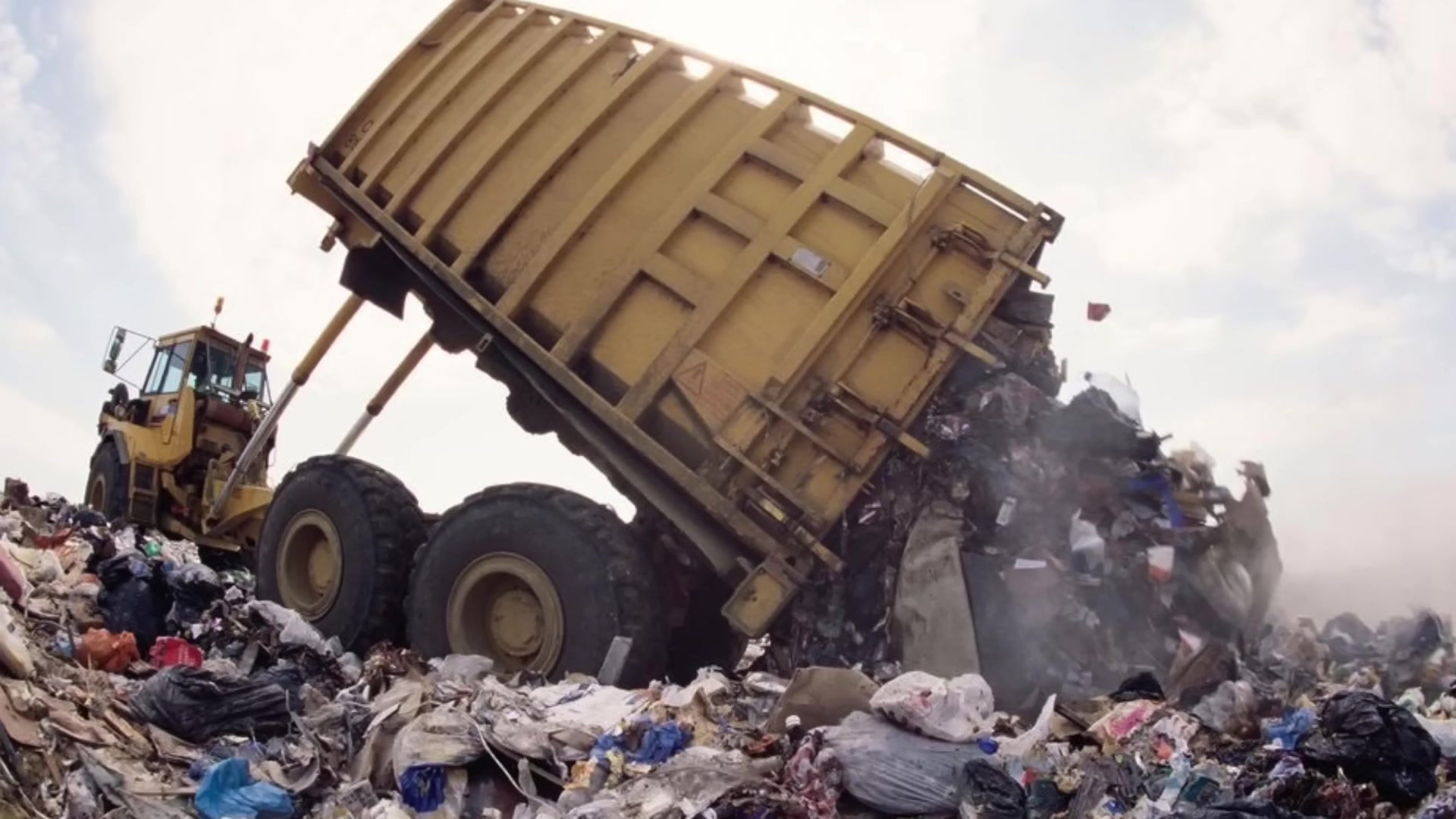 1초 동안 버려지는 섬유 쓰레기의 양