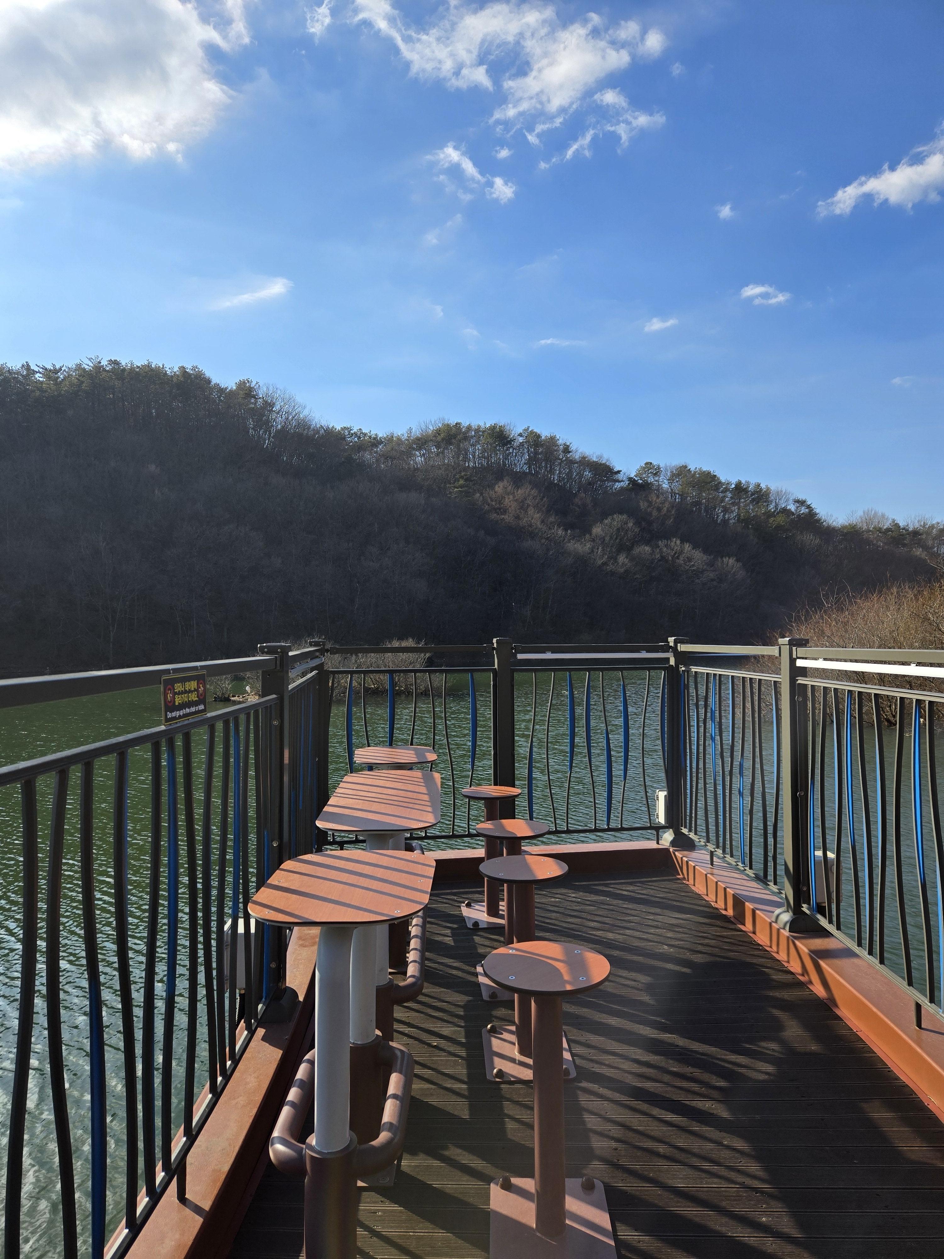 방동저수지 윤슬거리