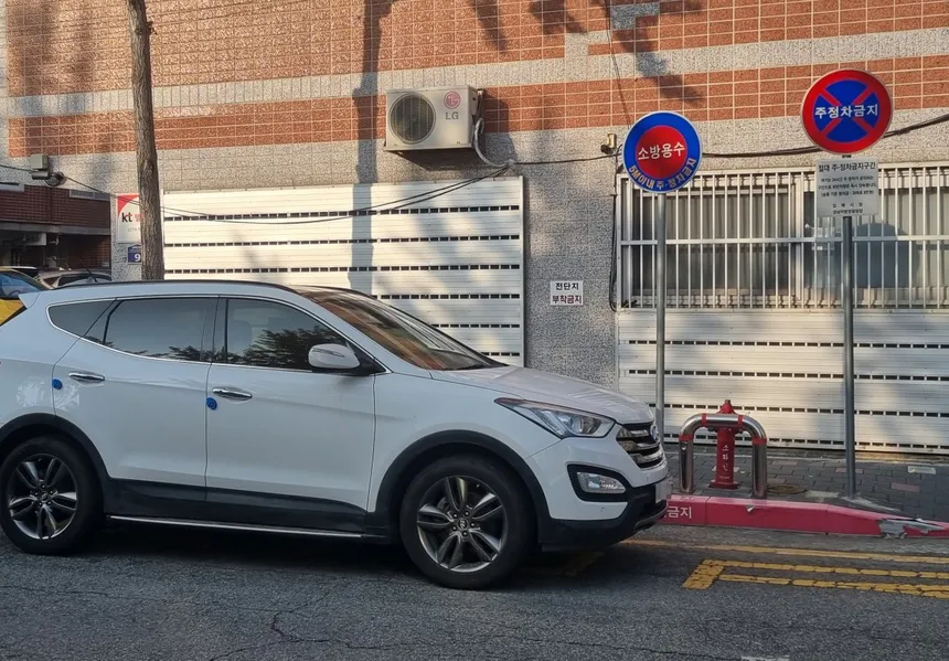 소화전 주변 불법 주정차 단속을 예고하는 제주 소방안전 캠페인 현장 모습