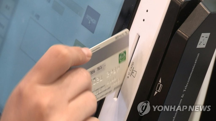 카드업계 위기, 조달비용 상승과 규제 강화 관련 이미지