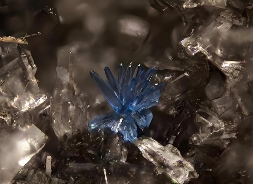 붕소 규산염 (Jeremejevite)