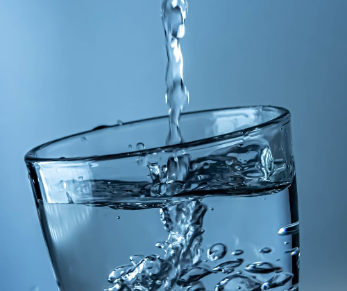 아침 식사 전 물 한 잔이 몸에 미치는 효과