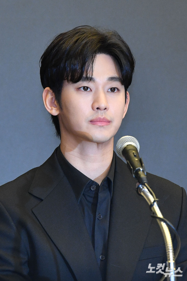 김수현: 한류스타의 찬란한 커리어와 아이돌 출신 배우와의 로맨스 진실