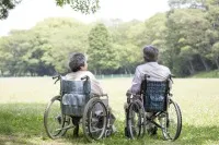 치매 환자 돌보기 꿀팁(가족의 부담을 줄이는 실용 정보)