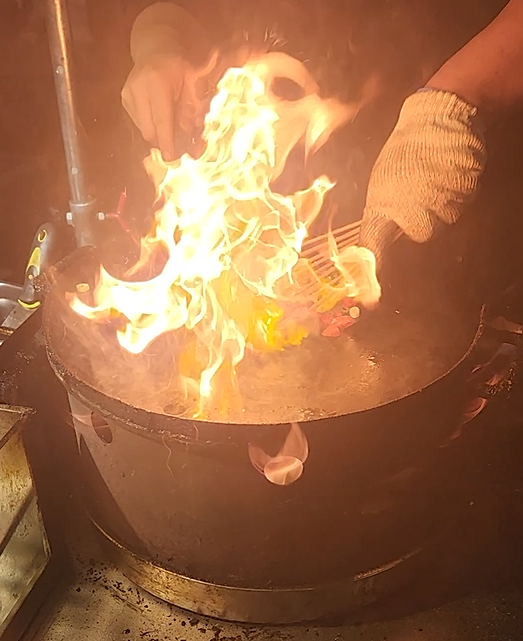 타이베이 스트릿 푸드: 스린 야시장과 라오허제 야시장 및 시먼 탐방_라오허제 야시장_양꼬치 파이어