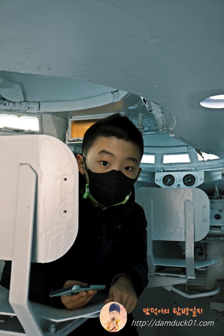 장갑차 탑승한 가람