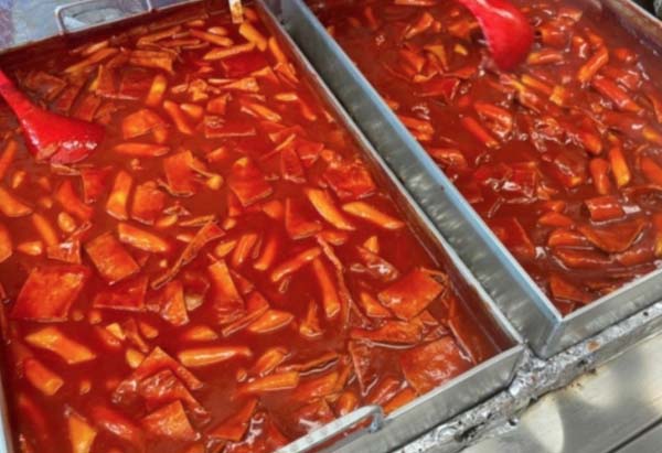 옥이떡볶이의 떡볶이 조리중