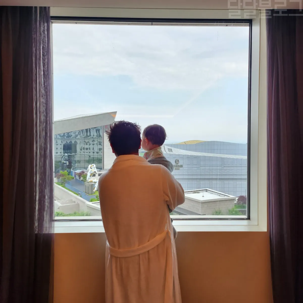 파라다이스시티-수영장-가운