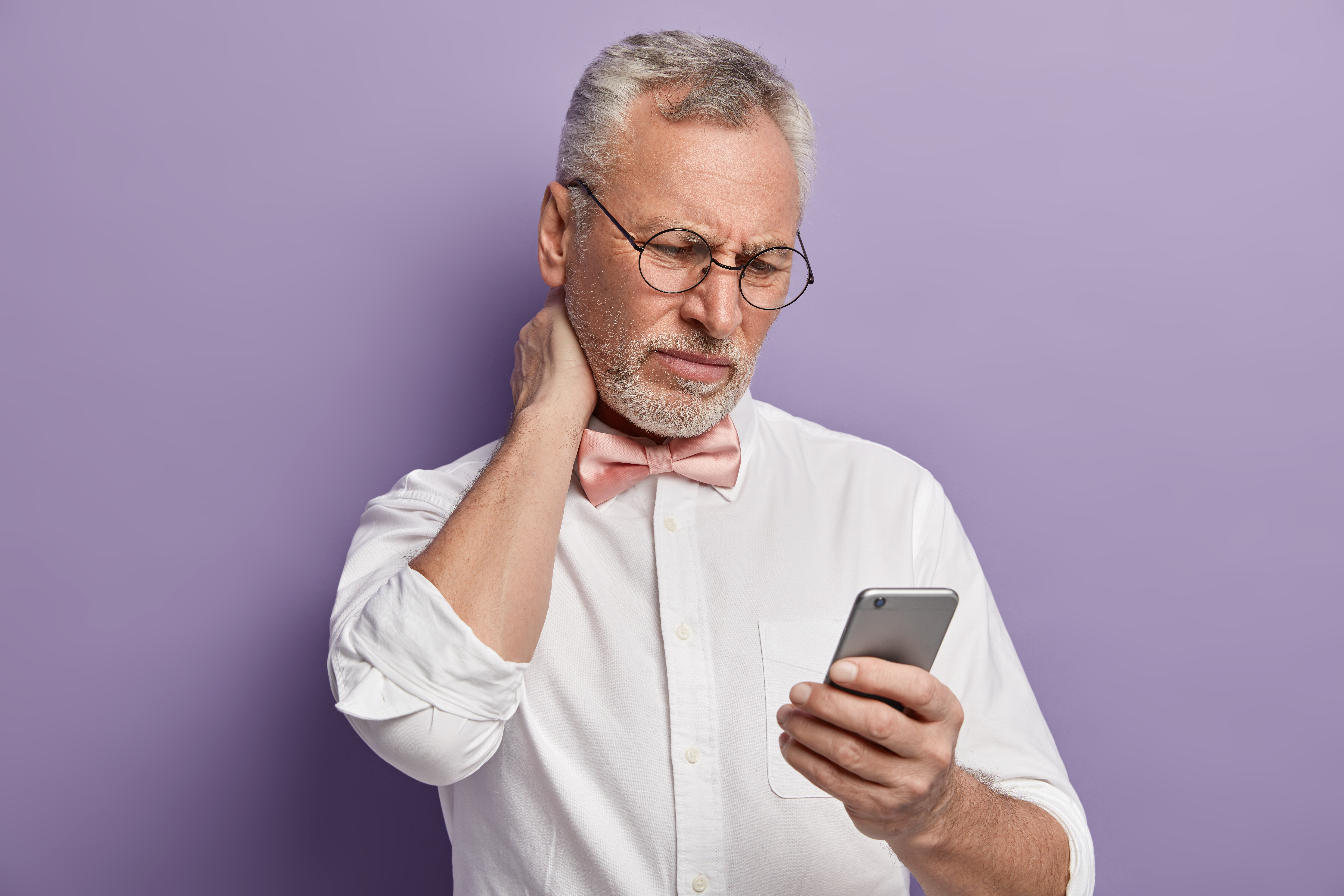 스마트폰으로 인한 목 통증