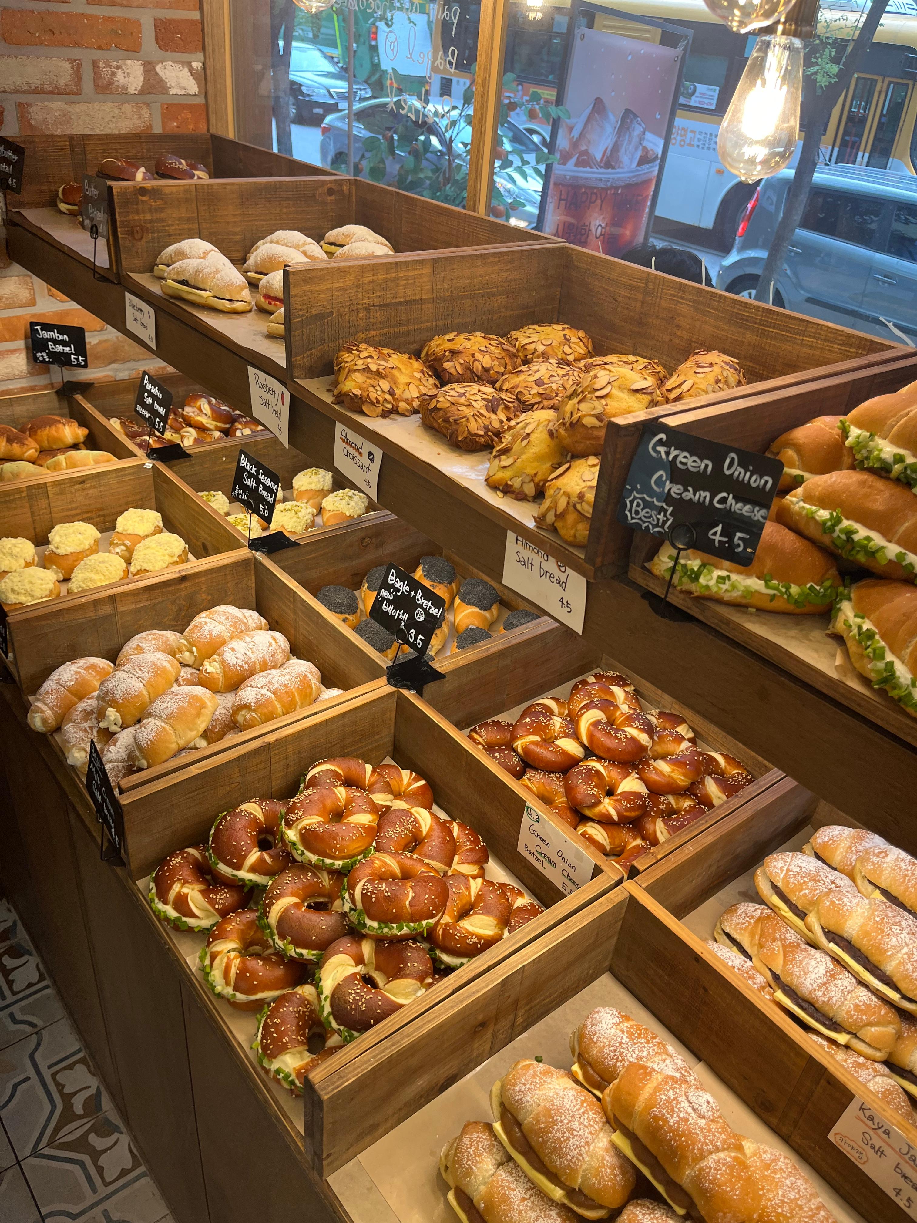 안양 소금빵맛집 얼리오븐 범계2호점, 위치, 다양한 소금빵 종류