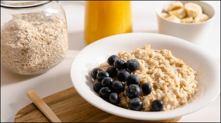 오트밀이 들어간 아침 식탁