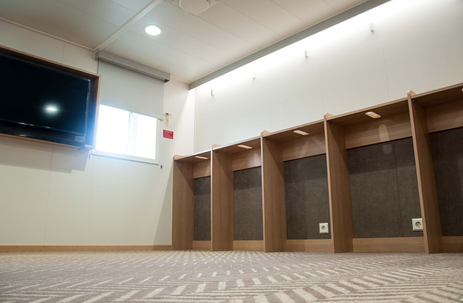 ⛴️ 배편 1: 퀸제누비아호 (신규 최신형)