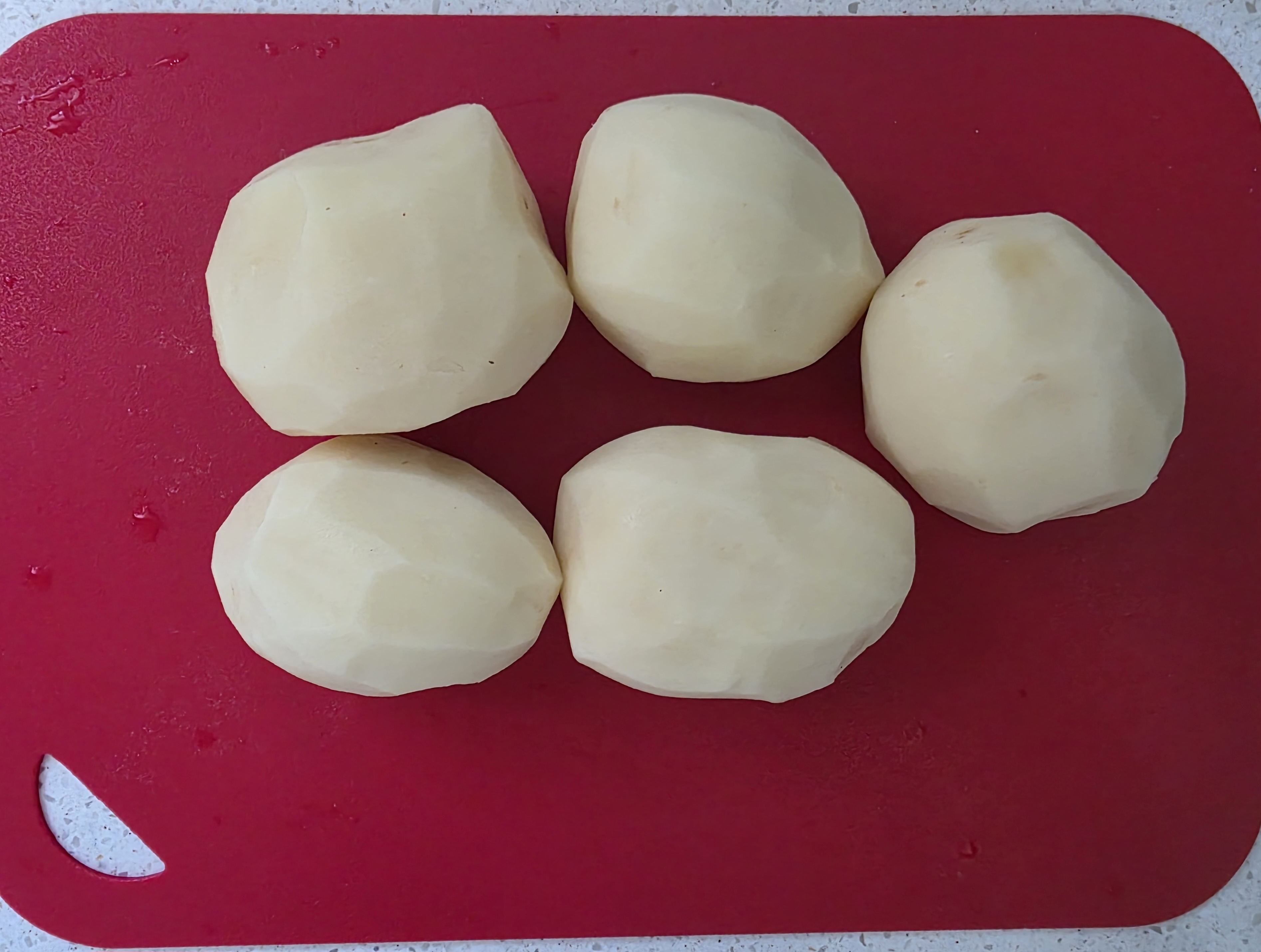 감자-껍질을-깝니다.