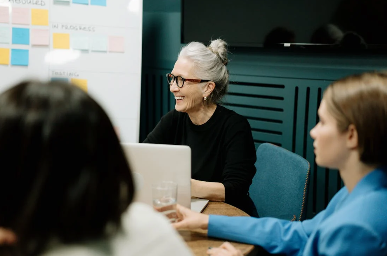 일하고 있는 시니어