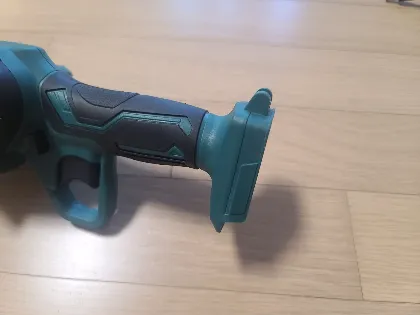 무선 충전식 전기톱 조립방법