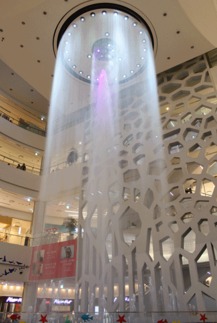 세계 최대의 기네스 기록이 있는 부산 광복 롯데백화점에 설치된 실내 분수