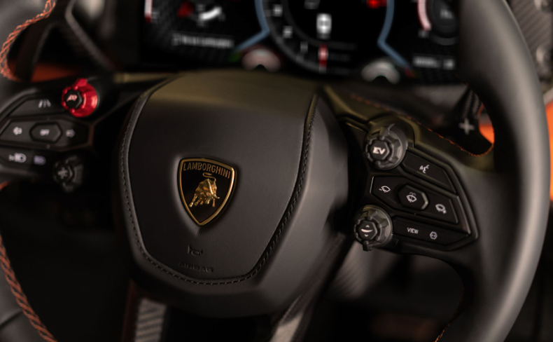 Lamborghini Revuelto