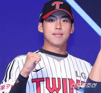 LG 신인 김영우 엘지 김영우 선수 전력 홈런 루키_7