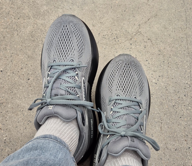 브룩스 글리세린 GTS 22 데일리 러닝화