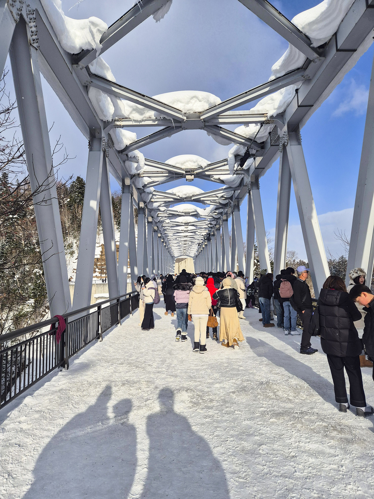 흰수염폭포 다리 위 모습