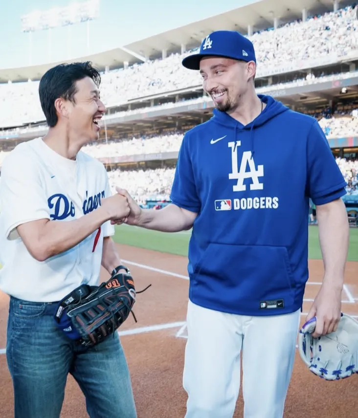 손흥민 시구&amp;#44; 뷔 시구&amp;#44; MLB 시구&amp;#44; 메이저리그 시구&amp;#44; 손흥민 MLB&amp;#44; 뷔 MLB&amp;#44; 다저스타디움 시구&amp;#44; 양키스타디움 시구&amp;#44; MLB 시구 비교&amp;#44; 시구 레전드&amp;#44; MLB 역대 시구&amp;#44; 조지 부시 시구&amp;#44; 버락 오바마 시구&amp;#44; 50센트 시구&amp;#44; 시모네 바일스 시구&amp;#44; 유현진 배지현 시구&amp;#44; K스타 시구&amp;#44; 한류 스타 시구&amp;#44; MLB 팬 서비스&amp;#44; 뷔 손흥민 브로맨스&amp;#44; 뷔 팬 서비스&amp;#44; 손흥민 글로벌 인기&amp;#44; K팝 메이저리그 진출&amp;#44; 메이저리그 한류&amp;#44; MLB 문화 마케팅&amp;#44; 스포츠 퍼포먼스&amp;#44; 한국 연예인 시구&amp;#44; 손흥민 뷔 직캠&amp;#44; 시구 레전드 영상