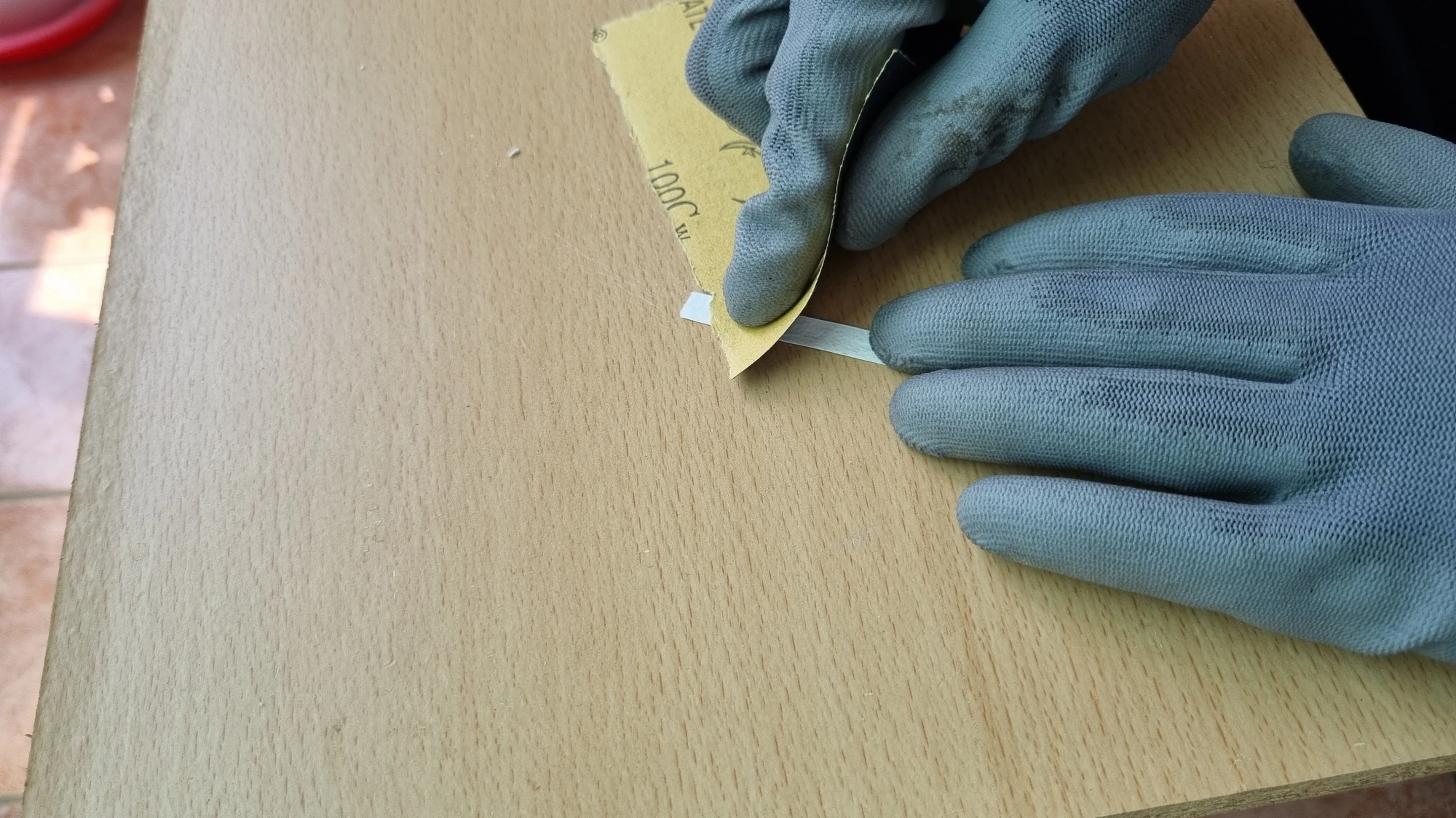 자투리 벽지 손질