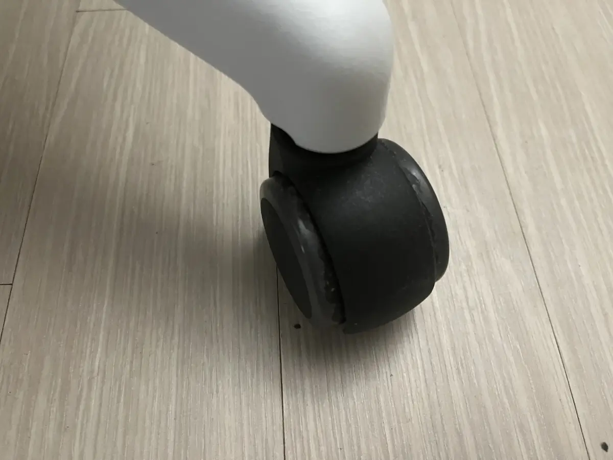 컴퓨터-의자-바퀴-한개