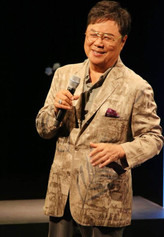 트로트 가수 남진 공연 무대 모습