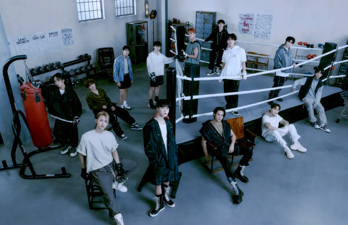 세븐틴 단체 앨범커버