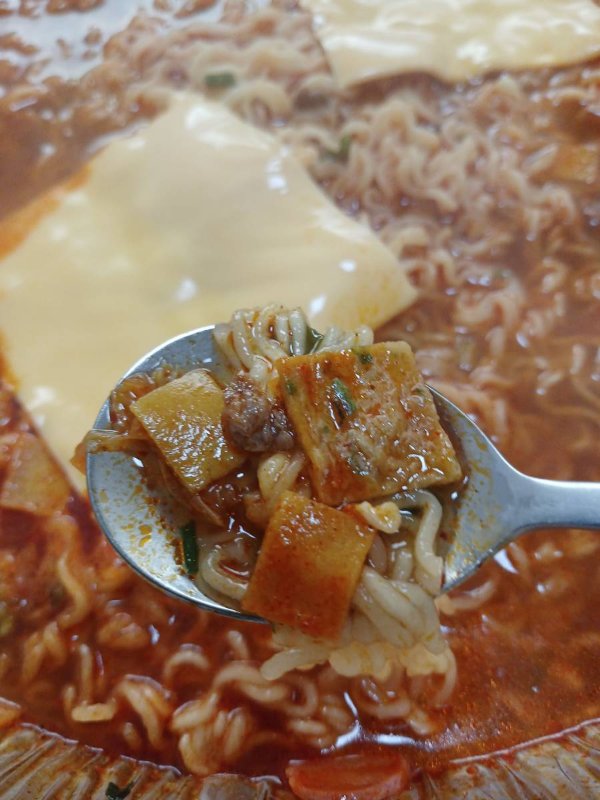 팔도 대왕뚜껑 한 숟가락