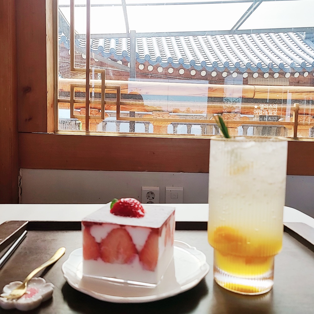 경주 황리단길 카페, 설월에서 즐기는 딸기케이크와 제주금귤에이드
